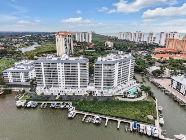 Spacious 3-Bedroom Condo in Naples - Renovated Resort-Style Amenities
